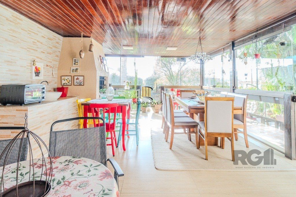Casa 3 dormitórios no bairro Medianeira