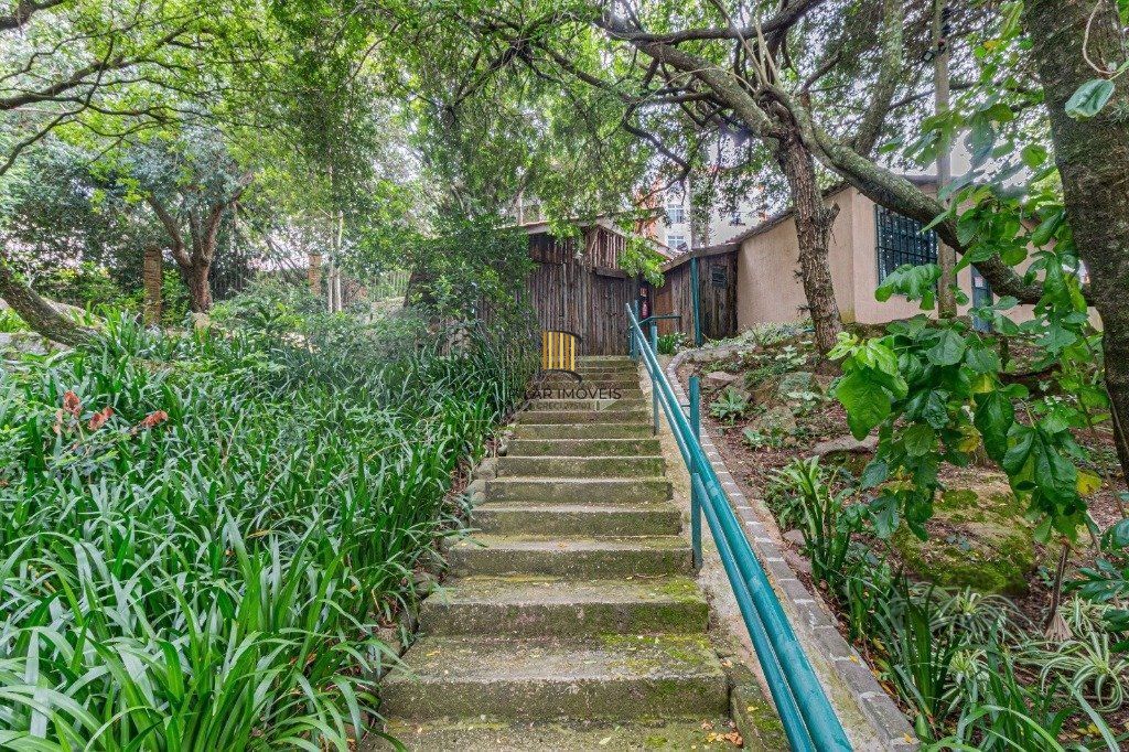Linda casa de 04 dormitórios com vista livre no Bairro Teresópolis