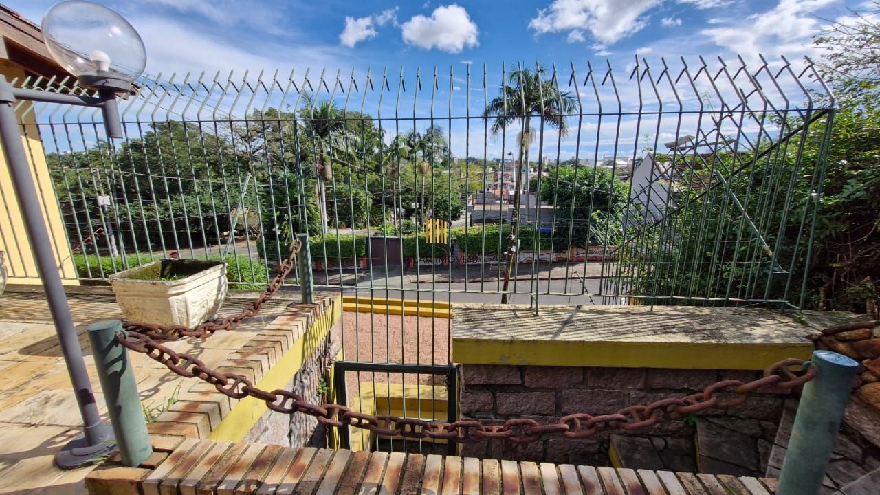 Casa de Cinema na Glória, com 500m² de área privada, 3 dormitórios, piscina, horta, lareira, elevador, gradeada 4 garagens