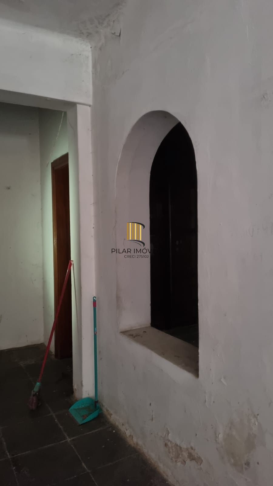 Casa com boa área de terreno no Teresópolis