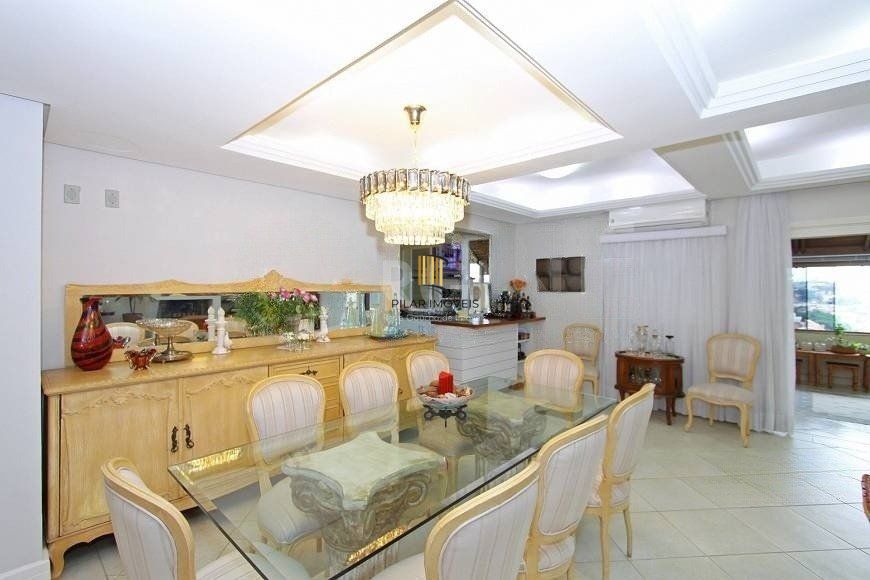 EXCELENTE CASA COM 4 DORMITÓRIOS, 6 VAGAS DE GARAGEM E VISTA PANORÂMICA.