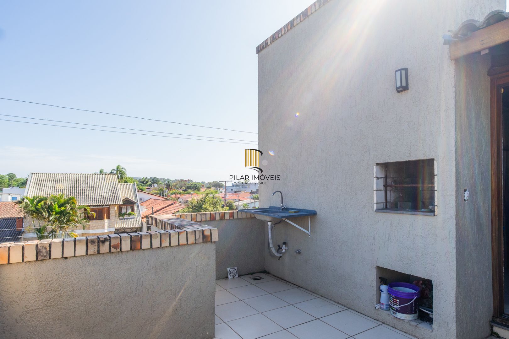 Casa em condomínio de 105m² - 2 dormitórios e 1 vaga no bairro Guarujá