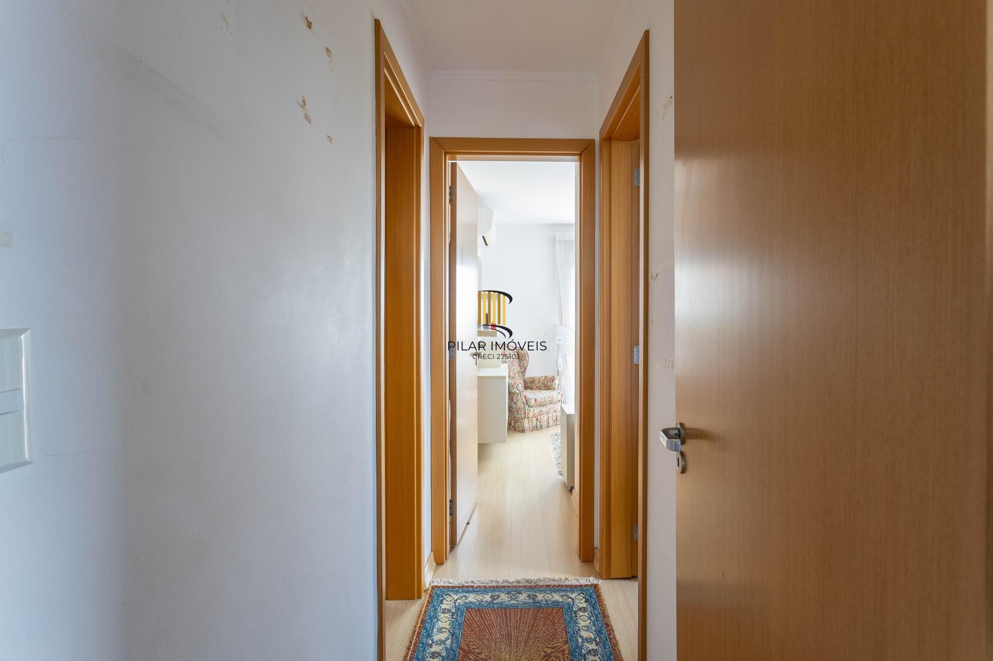 Apartamento à Venda com 2 Dormitórios (1 Suíte) e 2 Vagas Cobertas - Vila Ipiranga, Porto Alegre/RS