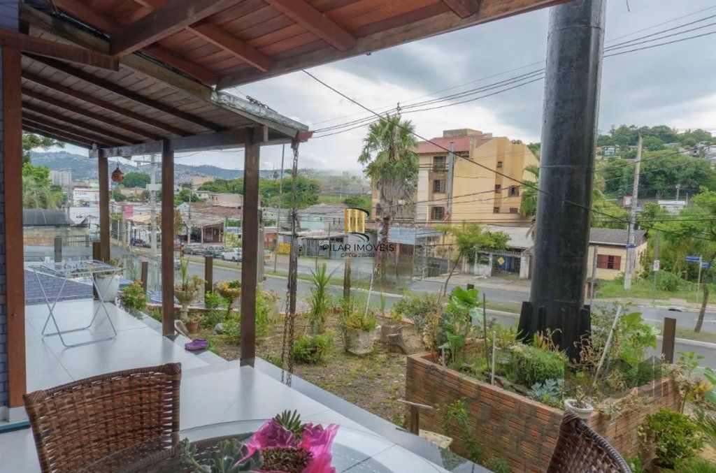 Casa 164m², 3 dormitórios, 3 vagas no bairro Jardim Carvalho