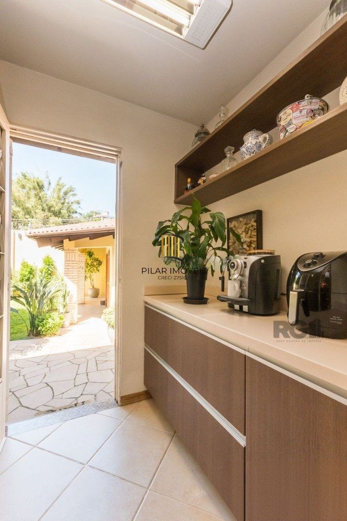 Casa de 3 dormitórios no bairro Chácara das Pedras