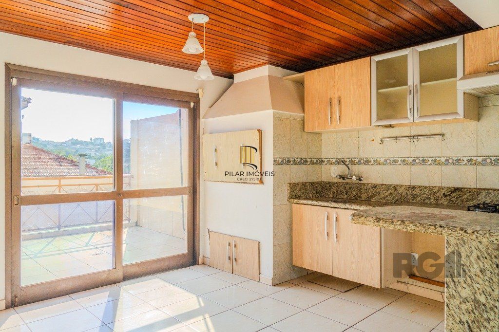 Casa de Condomínio 3 dormitórios no bairro Teresópolis