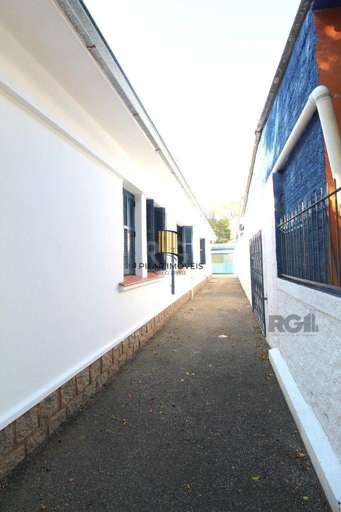 Casa 6 dormitórios no bairro Teresópolis