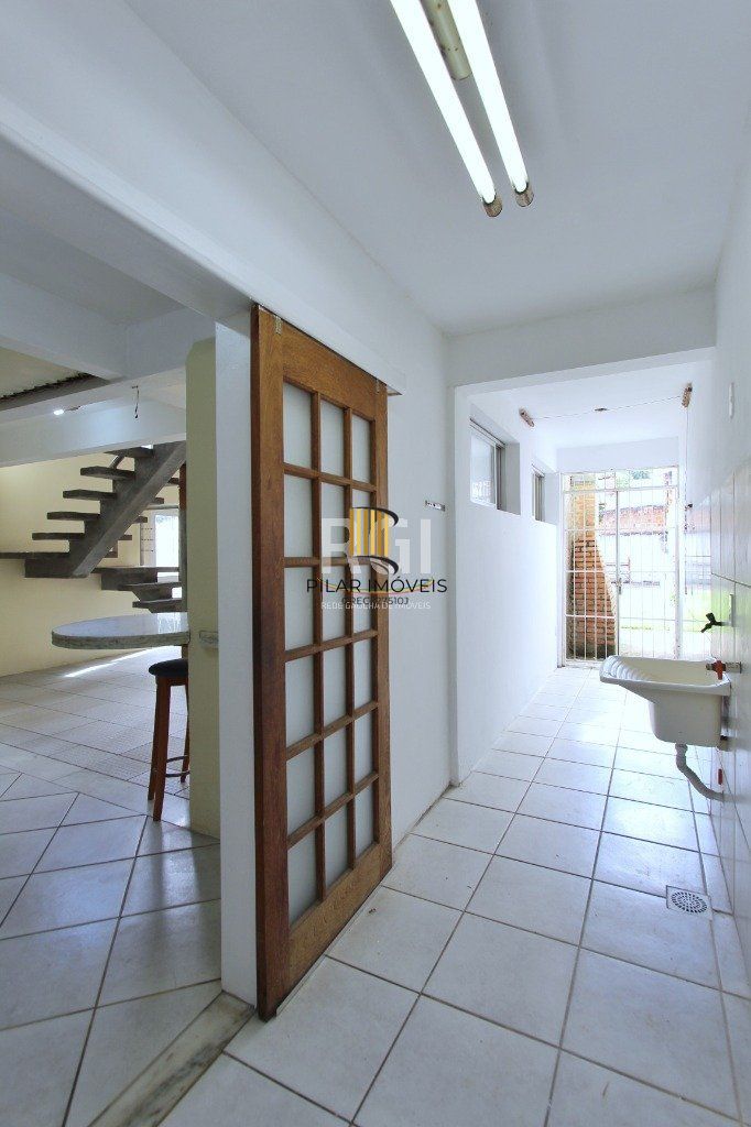 Casa para Venda - 199.68m², 3 dormitórios, sendo 1 suites, 4 vagas - Cristal