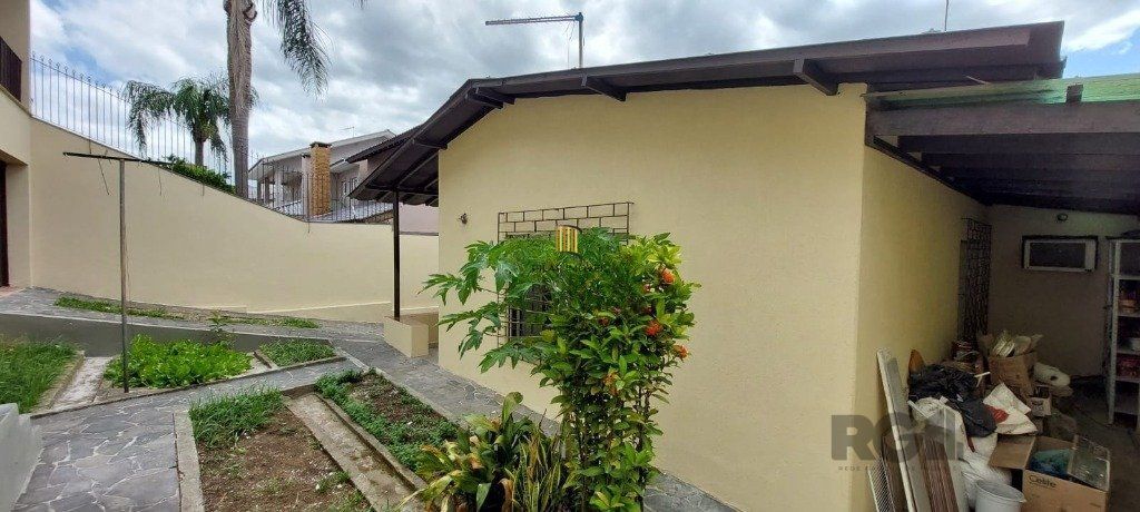 Casa com 3 dormitórios no bairro Sarandi