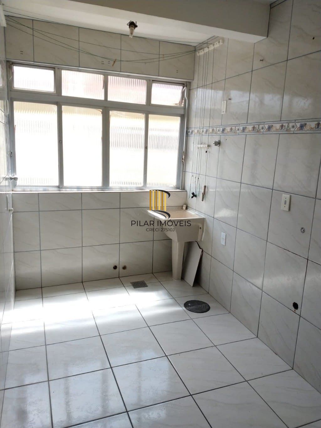 Apartamento de 2 dormitórios à venda em Passo d'Areia, Porto Alegre.