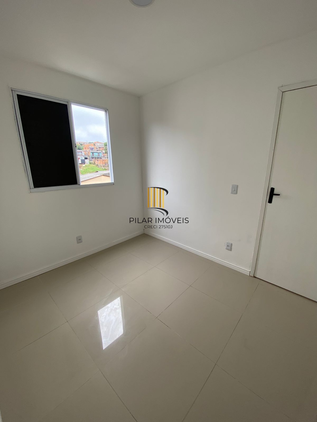 Apartamento de 2 dormitorios á venda no Bairro Vila Nova.
