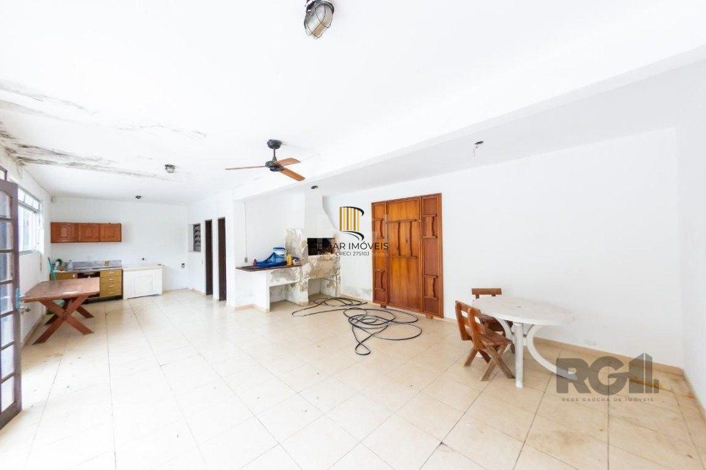 Casa para Venda - 450m², 4 dormitórios, sendo 3 suites, 5 vagas - Nonoai