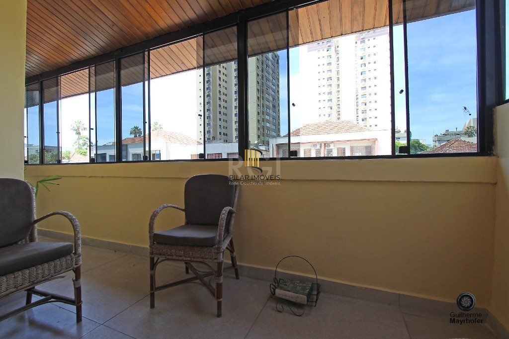 Casa para Venda - 300m², 6 dormitórios, sendo 1 suites, 3 vagas - Menino Deus