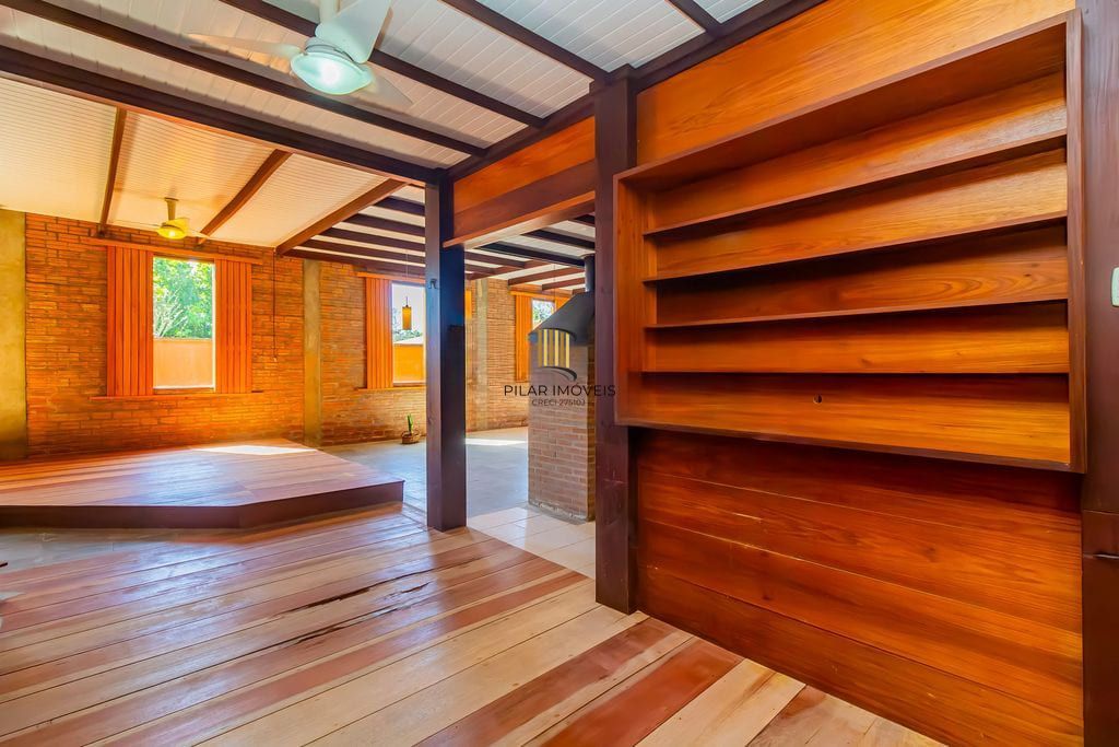 Casa de 3 dormitórios, no Bairro Ponta Grossa - Porto Alegre