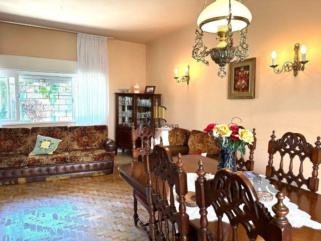 Casa 3 dormitórios no Bairro Glória, próxima a Prof. Oscar Pereira.