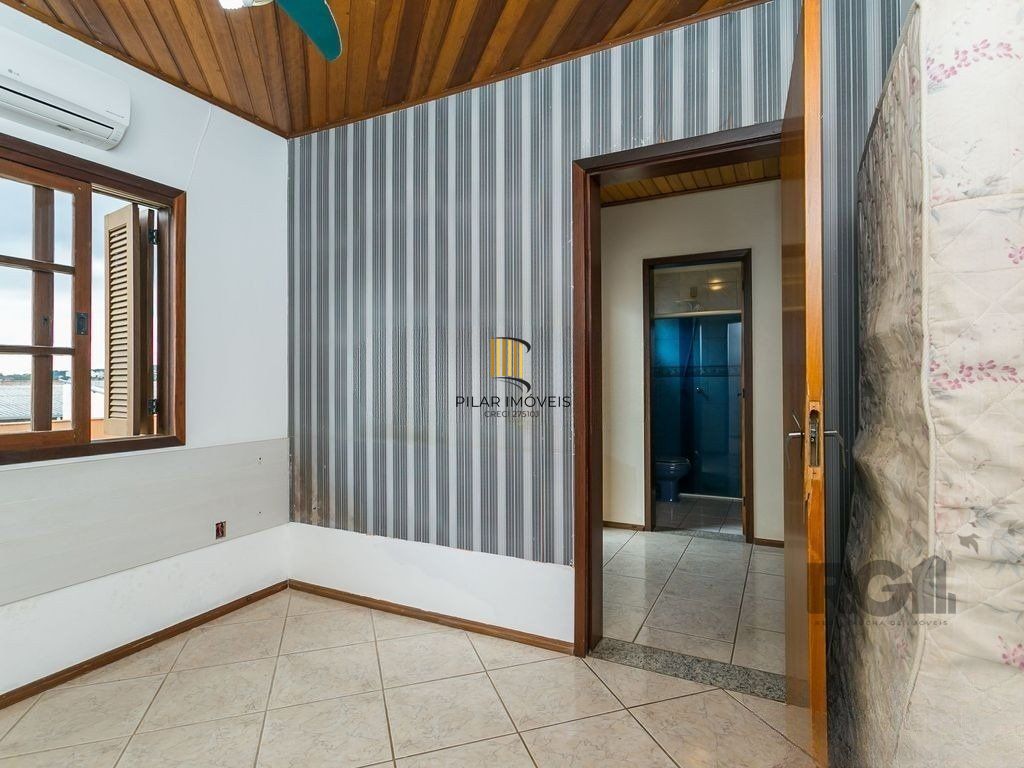 Casa de 3 dormitórios,  no bairro Campo Novo