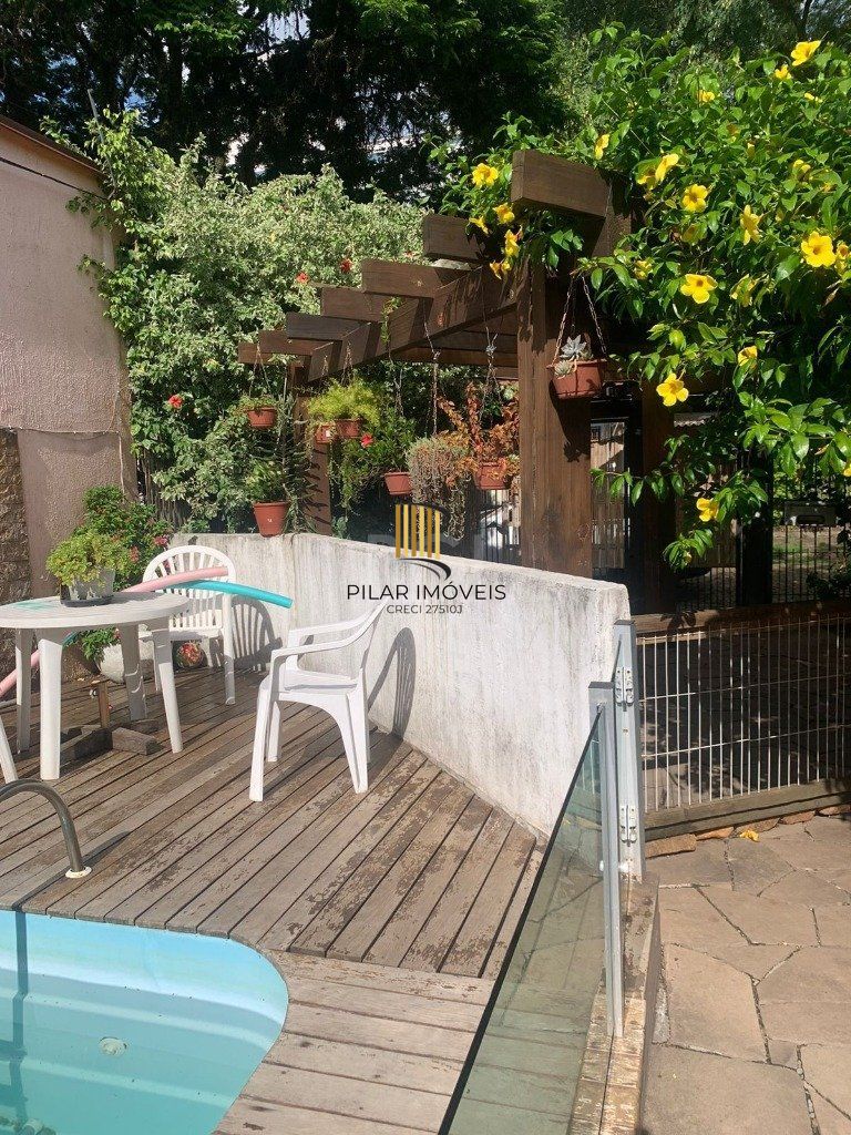 Casa 4 Dormitório(s) Bairro Nonoai