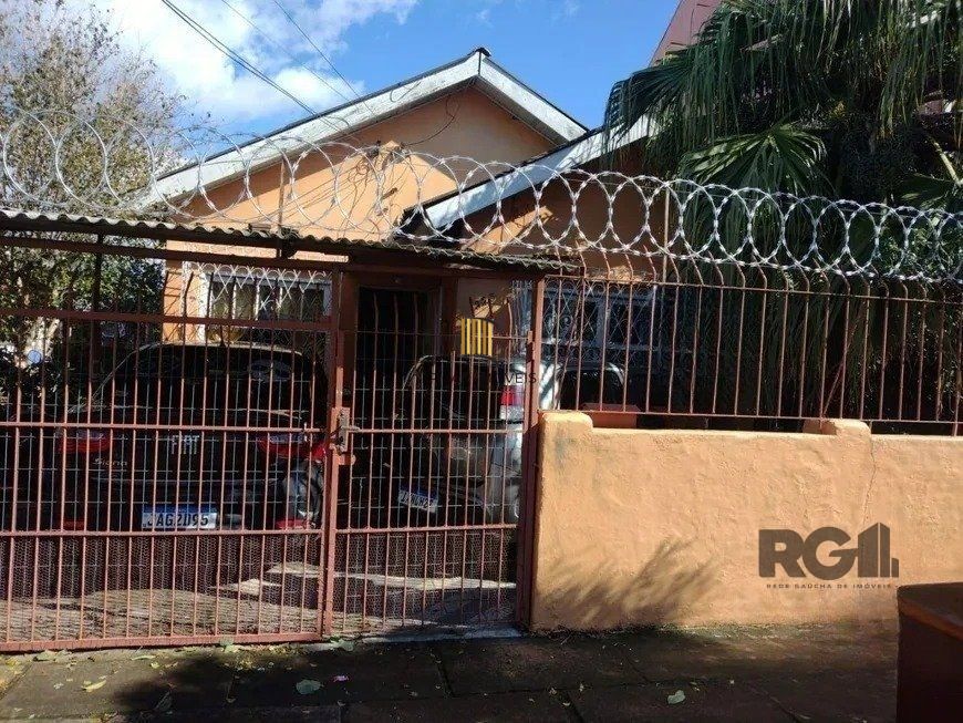 Casa de 2 dormitórios no bairro Cavalhada