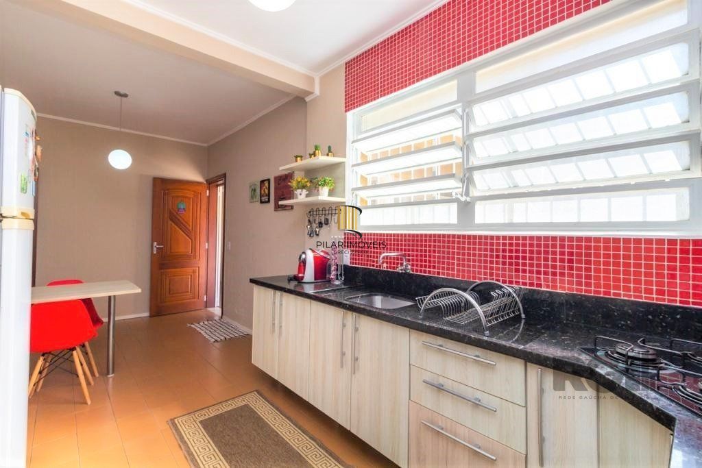 Casa de 380m², bairro Guarujá