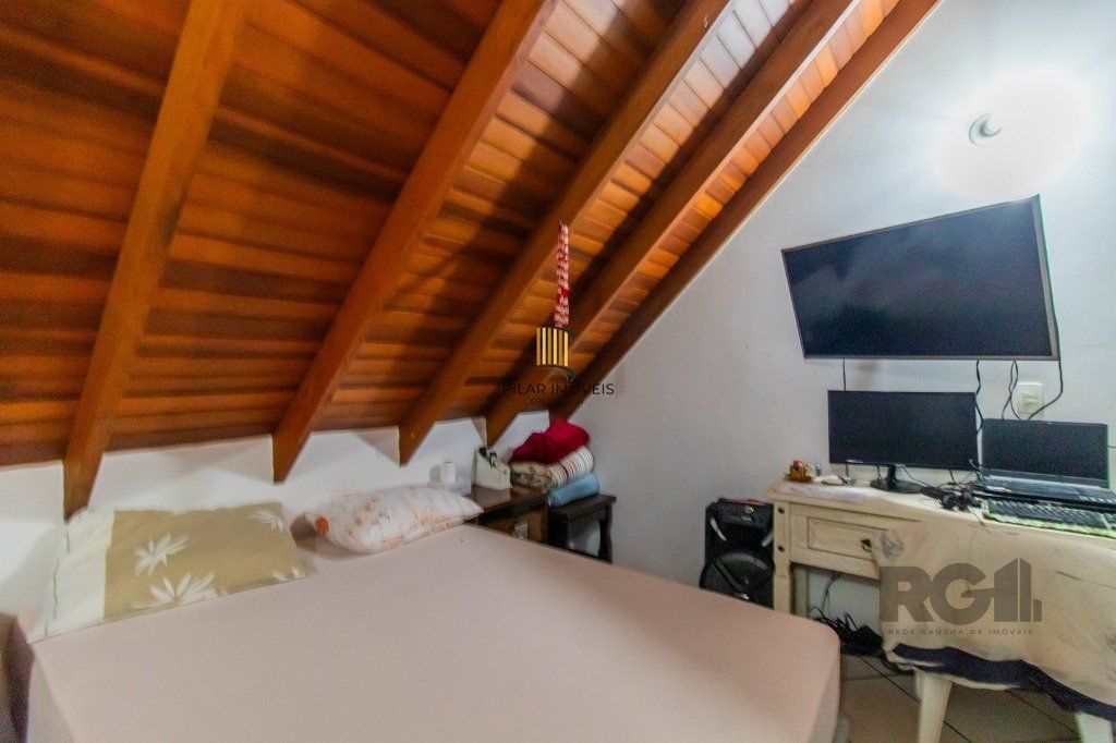 Casa em condoínio com 3 dormitorios, 2 suítes e  duas vagas de garaem no  bairroTeresópolis