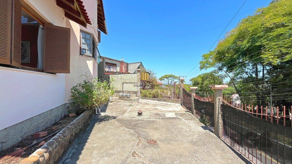 Casa 3 dormitórios no bairro Teresópolis