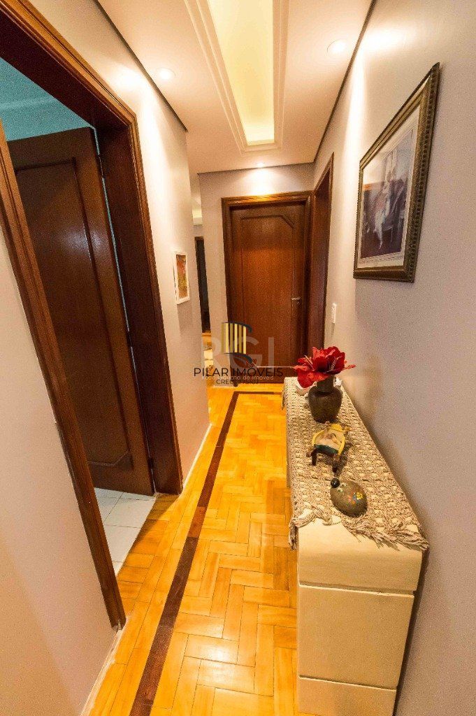 Casa para Venda - 317m², 5 dormitórios, sendo 1 suites, 2 vagas - Teresópolis