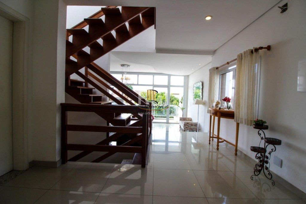 Casa para Venda - 300m², 3 dormitórios, sendo 1 suites, 4 vagas - Teresópolis