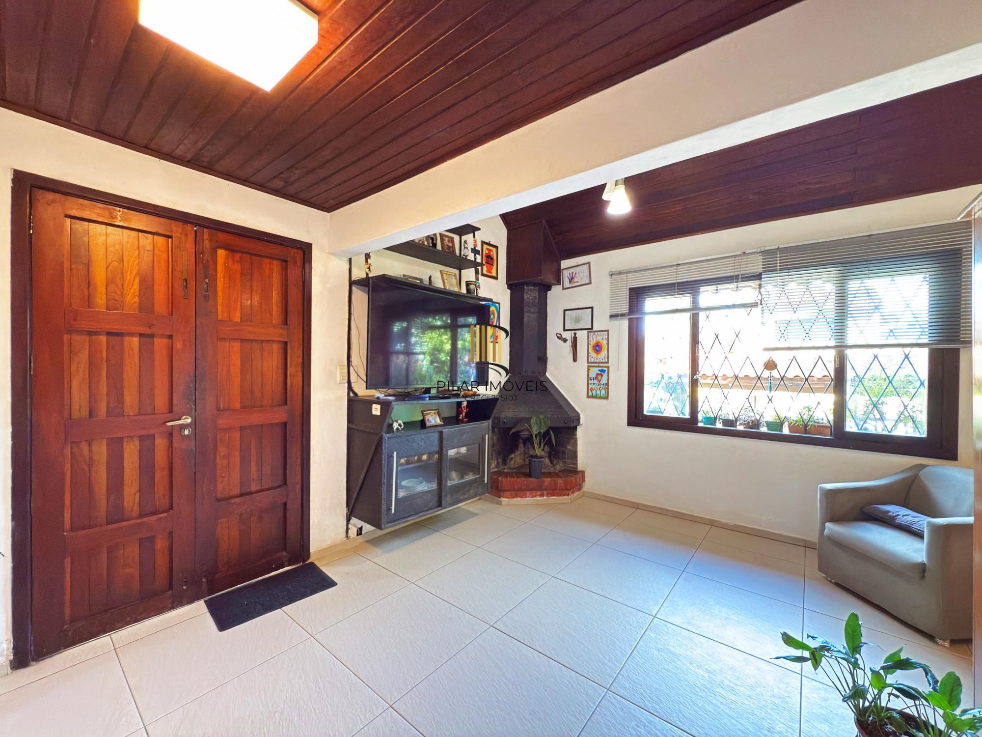 Casa residencial, 2 dormitórios no bairro Teresópolis