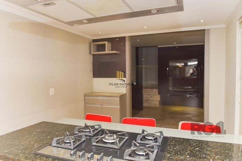 Casa de 197m² - 5 dormitórios, 3 vagas no bairro Rubem Berta