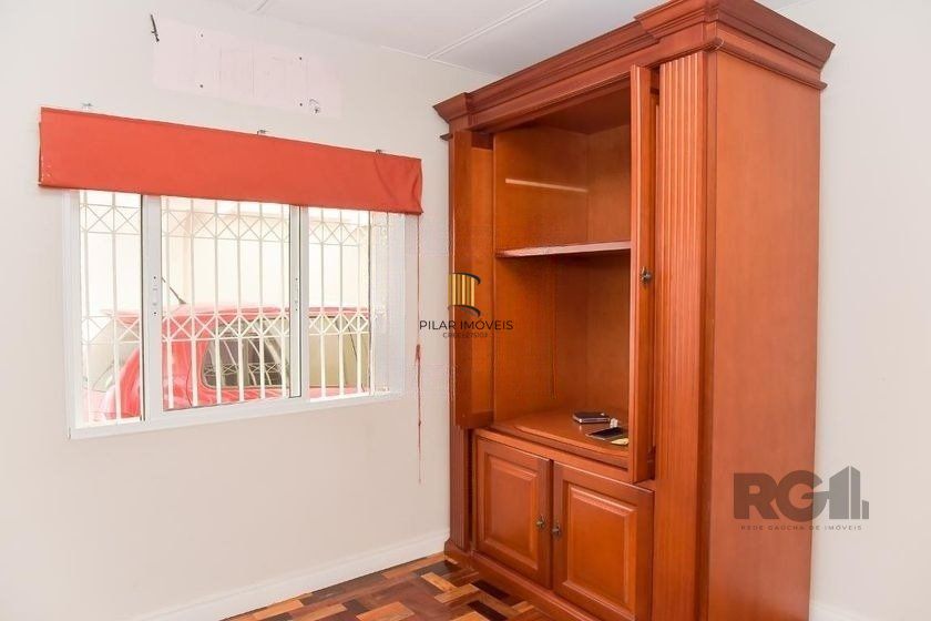 Casa de 197m² - 5 dormitórios, 3 vagas no bairro Rubem Berta