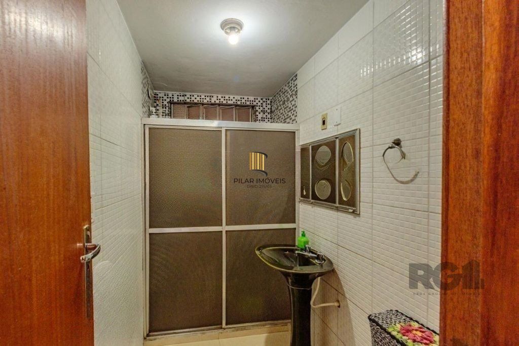 Casa de 3 dormitórios no bairro Rubem Berta