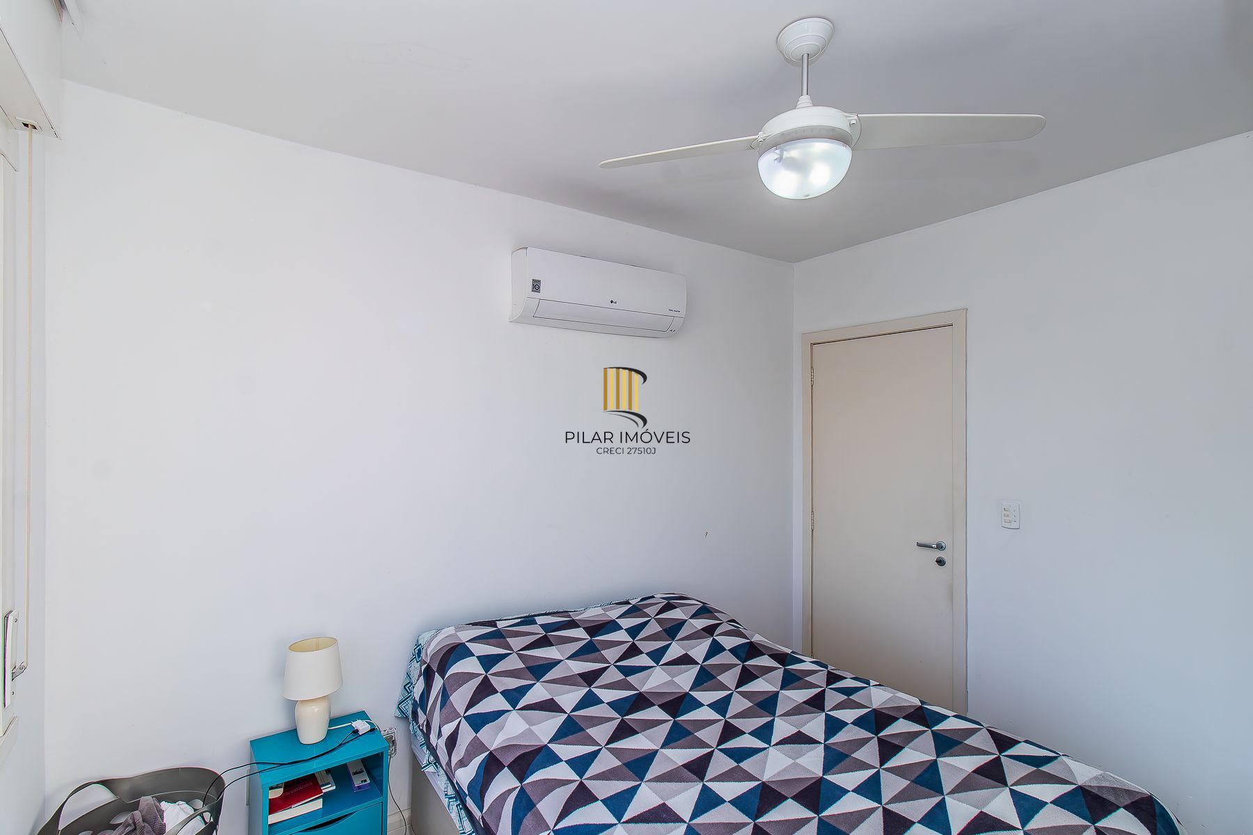 Amplo apartamento duplex com 2 dormitórios e 1 vaga de garagem.