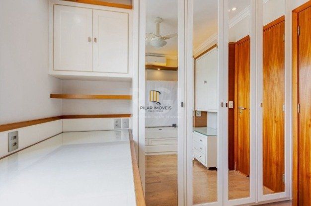 Apartamento à venda em Higienópolis com 236 m², 3 quartos, 1 suíte e 3 vagas.