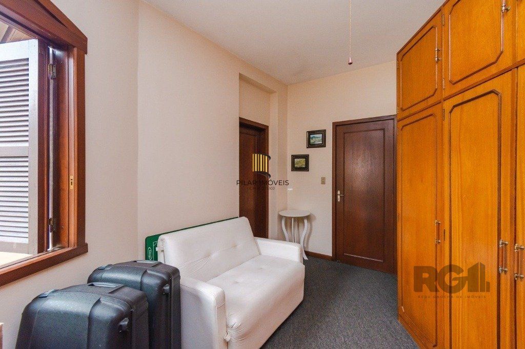 Casa com 4 dormitórios no bairro Morro Santana
