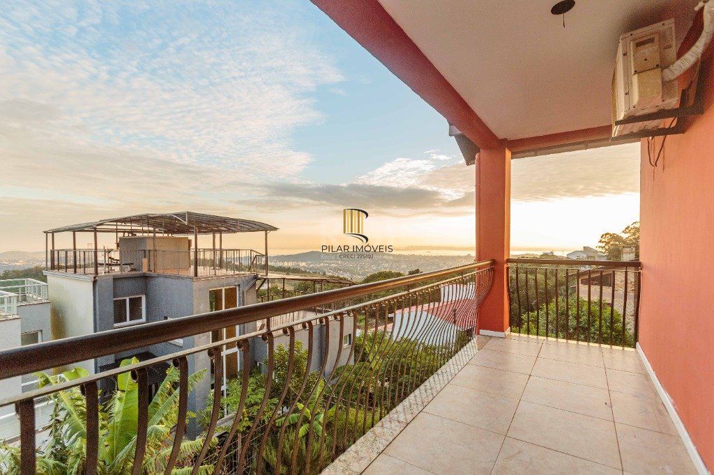 Casa de 498m², bairro Teresópolis