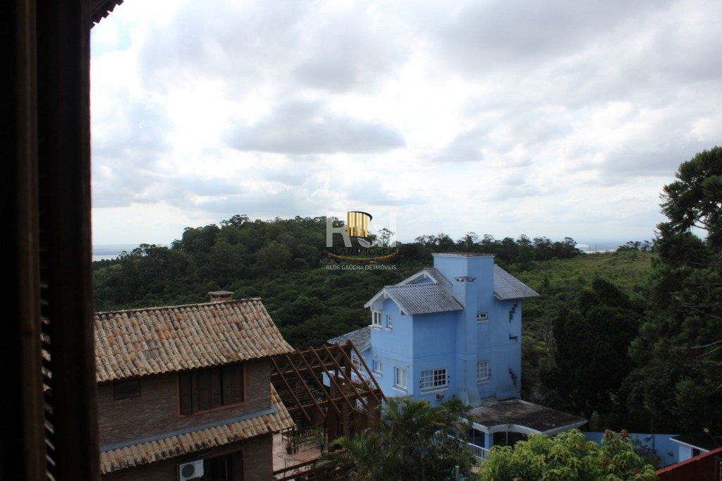 Casa para Venda - 300m², 5 dormitórios, sendo 3 suites, 5 vagas - Teresópolis