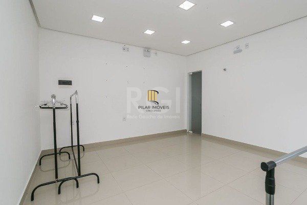 Prédio comercia próximo a Av. Bento Gonçalves.