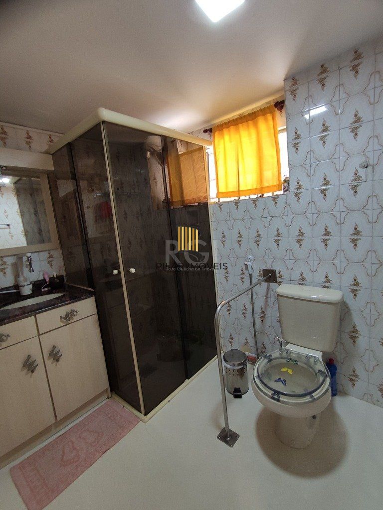 Casa para Venda - 142.8m², 4 dormitórios, 5 vagas - Teresópolis