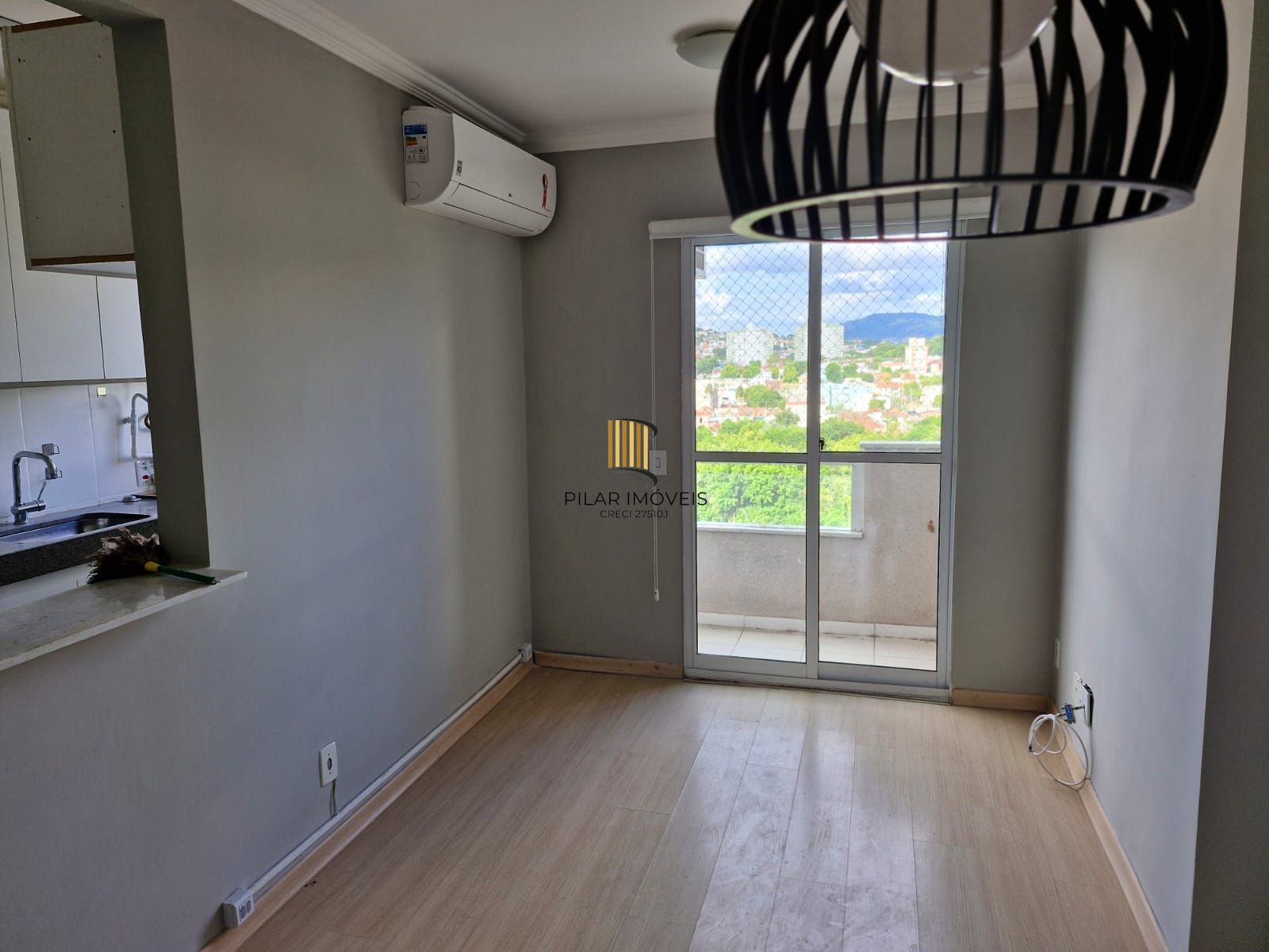 Apartamento de 2 dormitórios sendo 1 suíte, sala cozinha e garagem