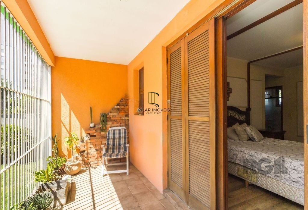 Casa 470m² - 4 dormitórios, 5 vagas no bairro Jardim São Pedro