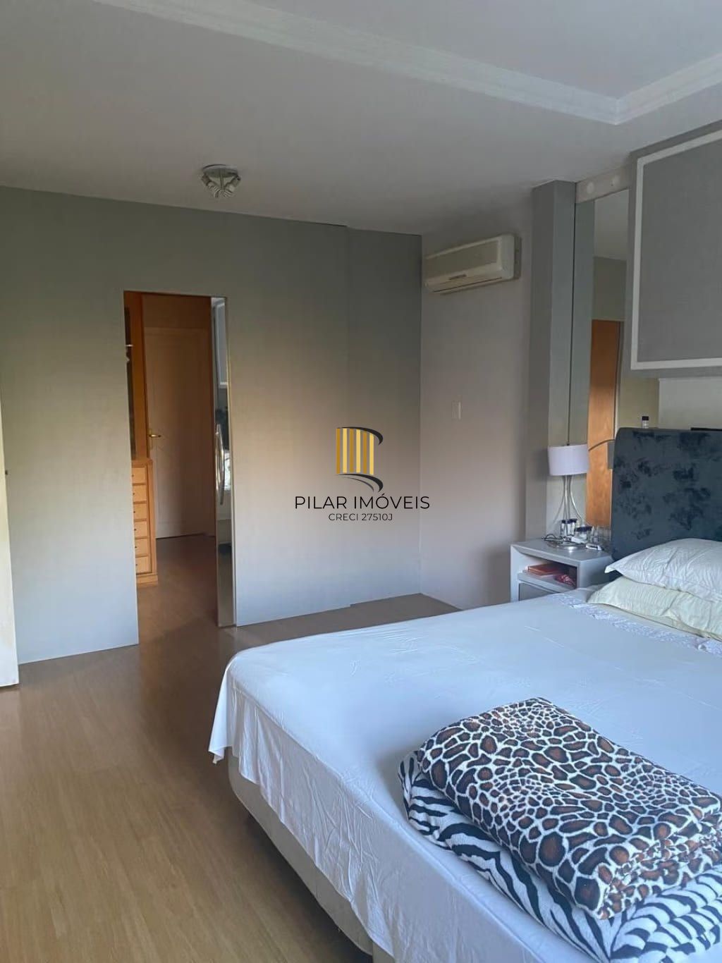 Casa com 5 dormitórios à venda em Parque Santa Fé, Porto Alegre.