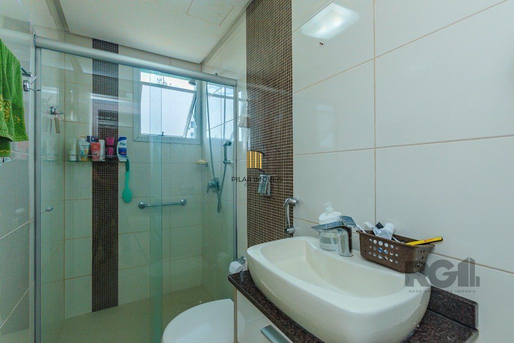 Apartamento 2 dormitórios  com 1 vaga no bairro Teresópolis em Porto Alegre