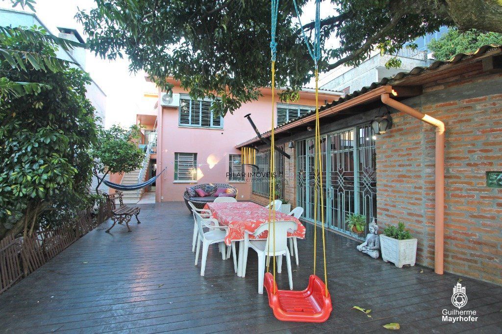 Casa para Venda - 500m², 5 dormitórios, sendo 2 suites, 5 vagas - Menino Deus