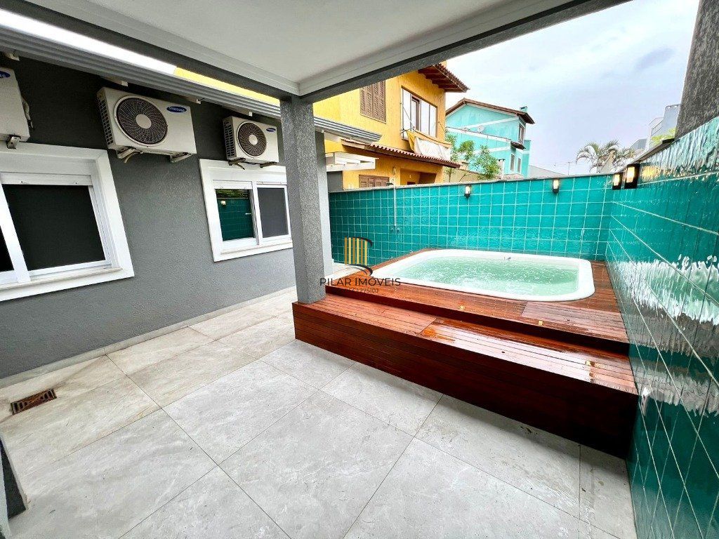 Casa 2 dormitórios no bairro Hípica