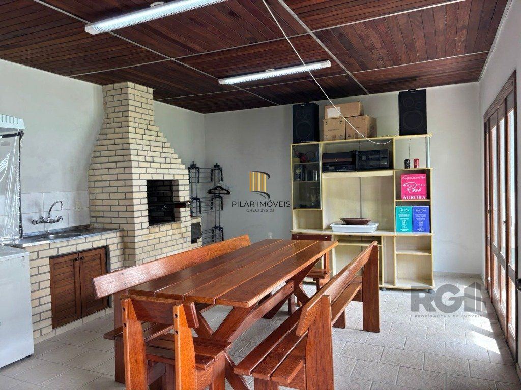 Casa 4 dormitórios no bairro Teresópolis