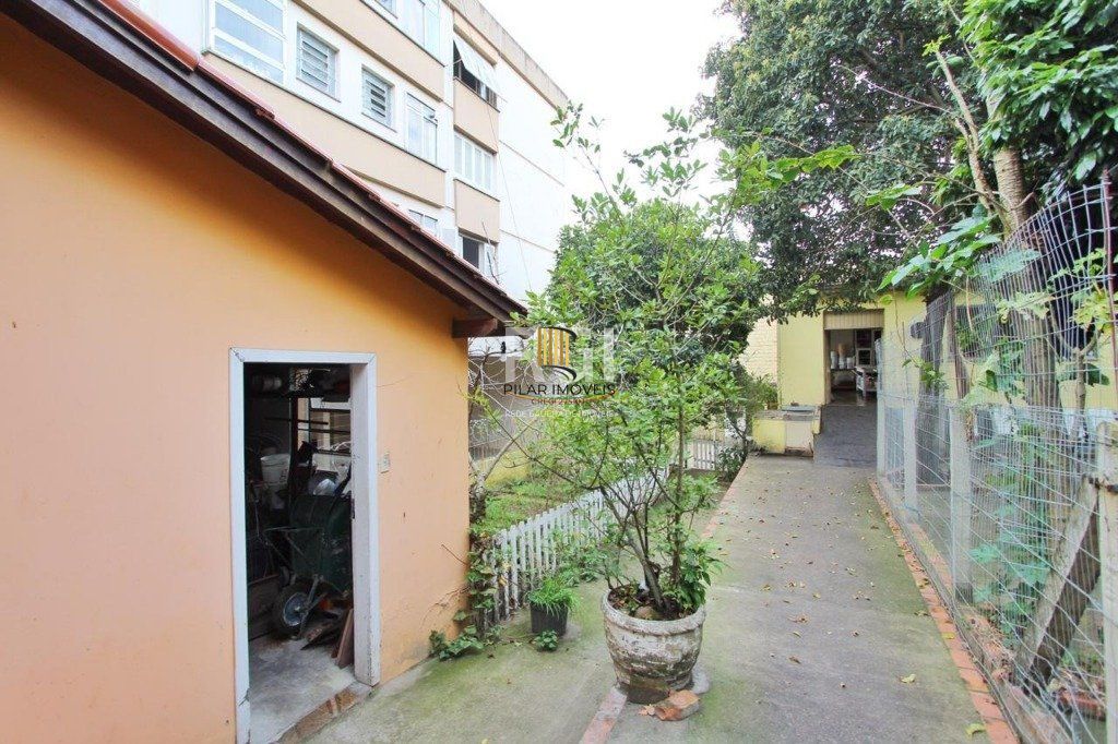 Casa para Venda - 250m², 3 dormitórios, 1 vaga - Teresópolis