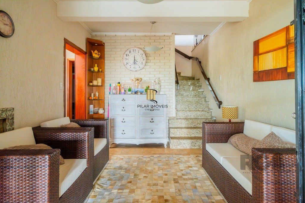 Casa 3 dormitórios no bairro Medianeira