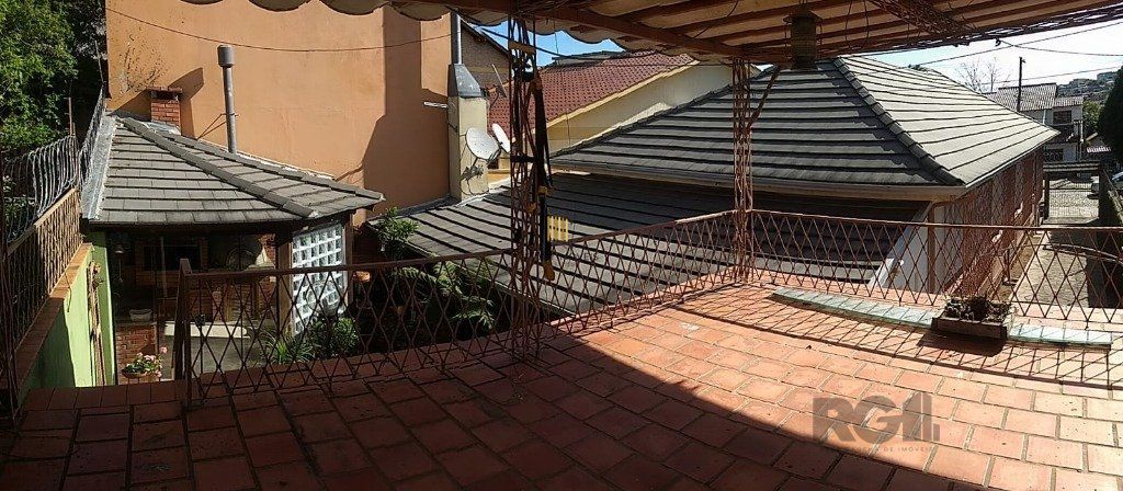 Casa de 168m² - 3 dormitórios, 3 vagas no bairro Nonoai