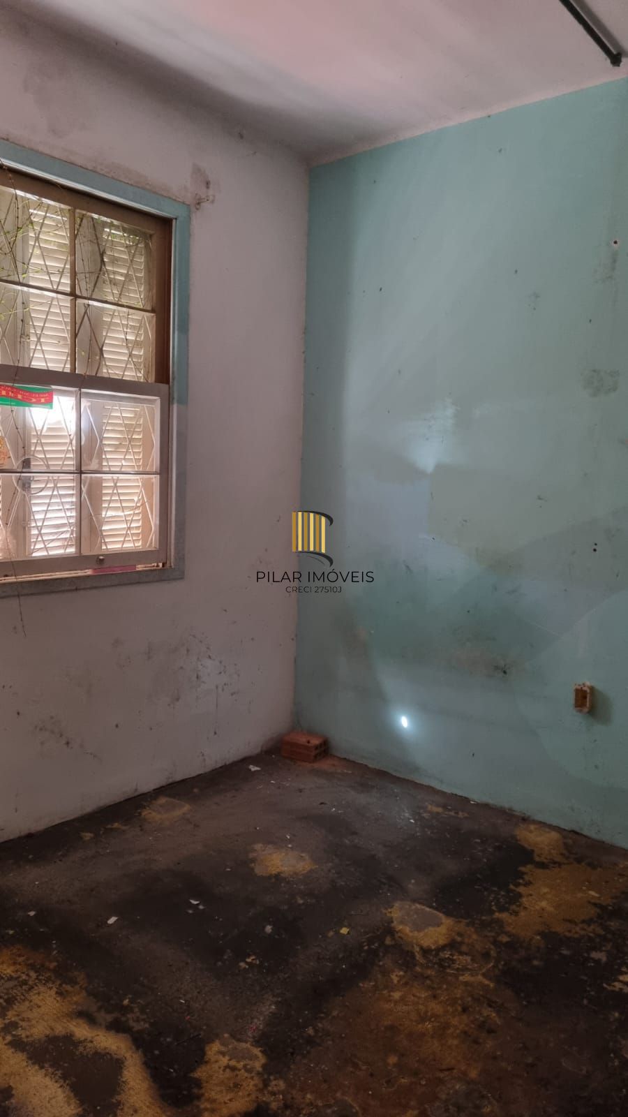 Casa com boa área de terreno no Teresópolis