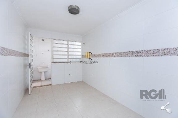 Casa 03 quartos, 02 vagas,próxima à Assis Brasil e Sertório.